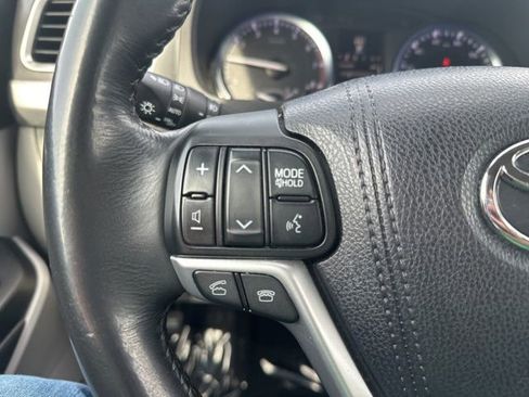 Used 2015 Toyota Highlander Limited image 24