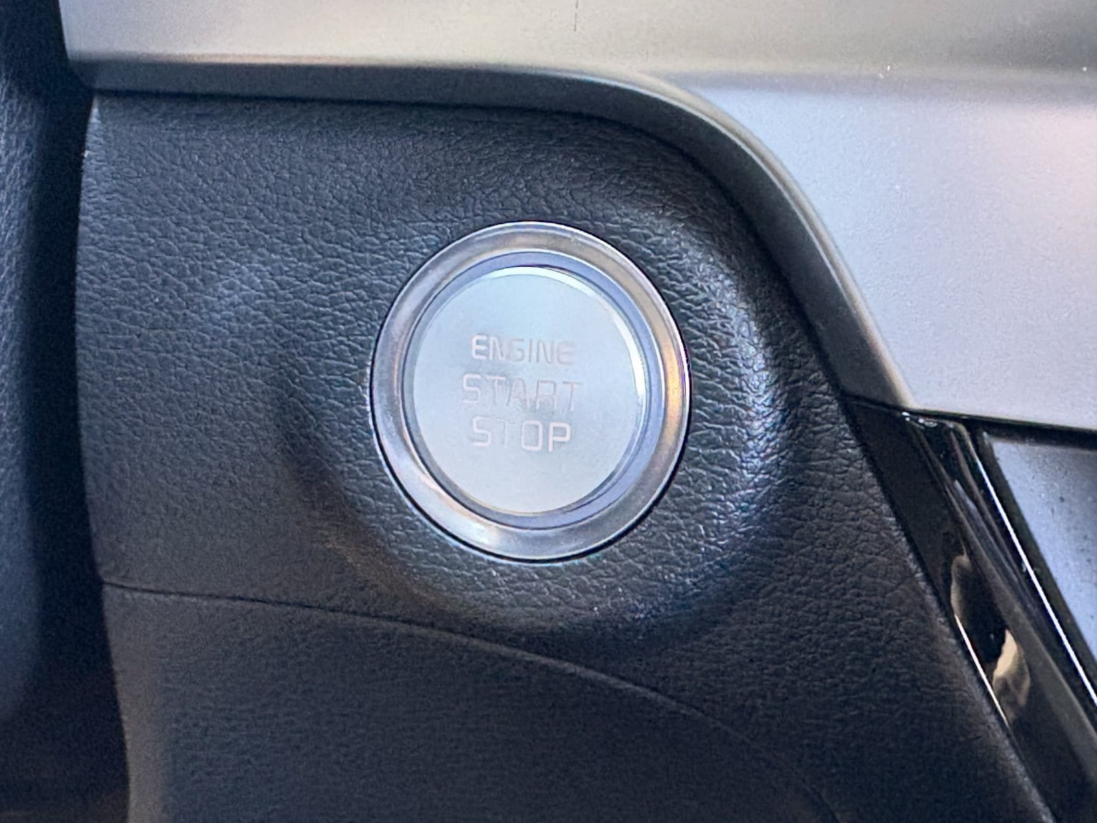 Used 2025 Kia Telluride S FWD image 32