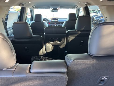 New 2025 Honda Pilot EX-L image 9