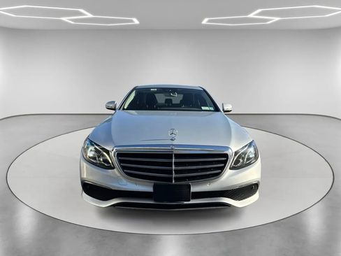 Used 2017 Mercedes-Benz E 300 4MATIC image 2