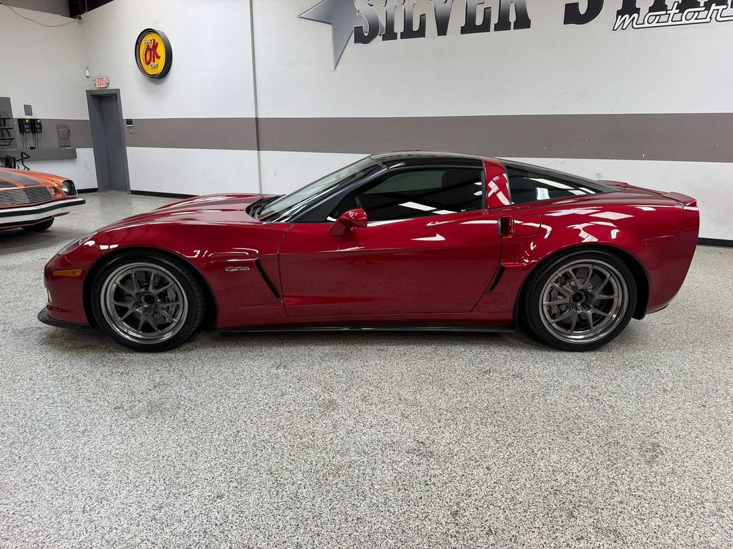 Used 2011 Chevrolet Corvette Z06 RWD image 3