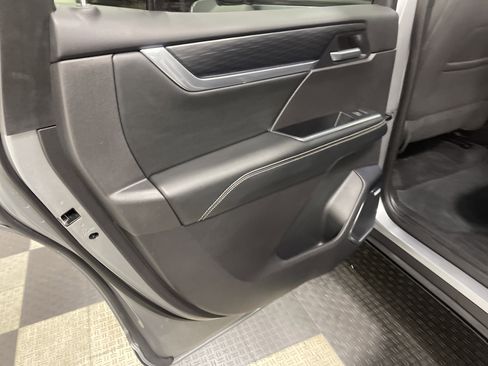 Used 2025 GMC Acadia Elevation image 15