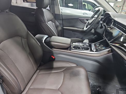 Used 2021 Audi Q8 Prestige image 10