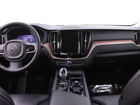 Certified 2024 Volvo XC60 B5 Ultimate w/ Protection Package Premier image 8