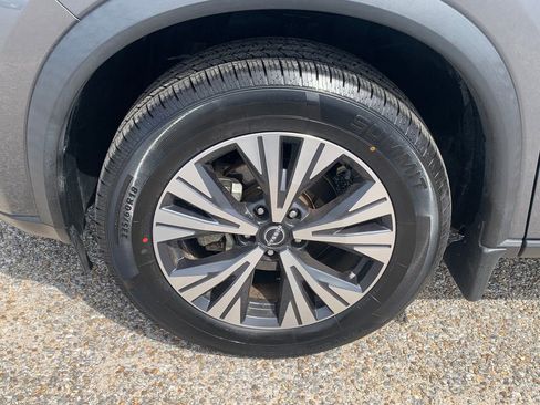 Used 2023 Nissan Rogue SV image 9