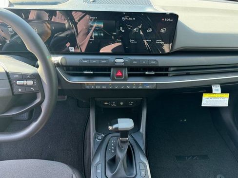 New 2025 Kia K4 LXS image 18
