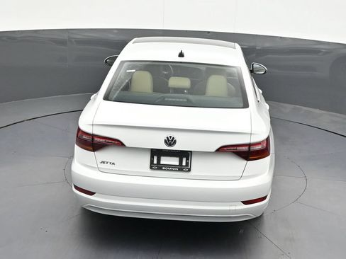 Used 2019 Volkswagen Jetta SEL w/ Cold Weather Package FWD image 18