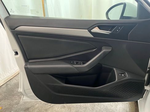 Certified 2020 Volkswagen Jetta SE image 10