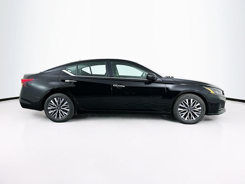 Used 2025 Nissan Altima 2.5 SV FWD image 10
