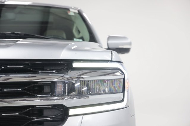 Used 2023 Ford Expedition Limited AWD/4WD image 3
