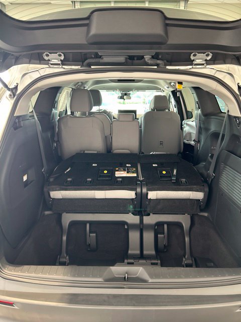 Used 2025 Toyota Sienna LE AWD/4WD image 8