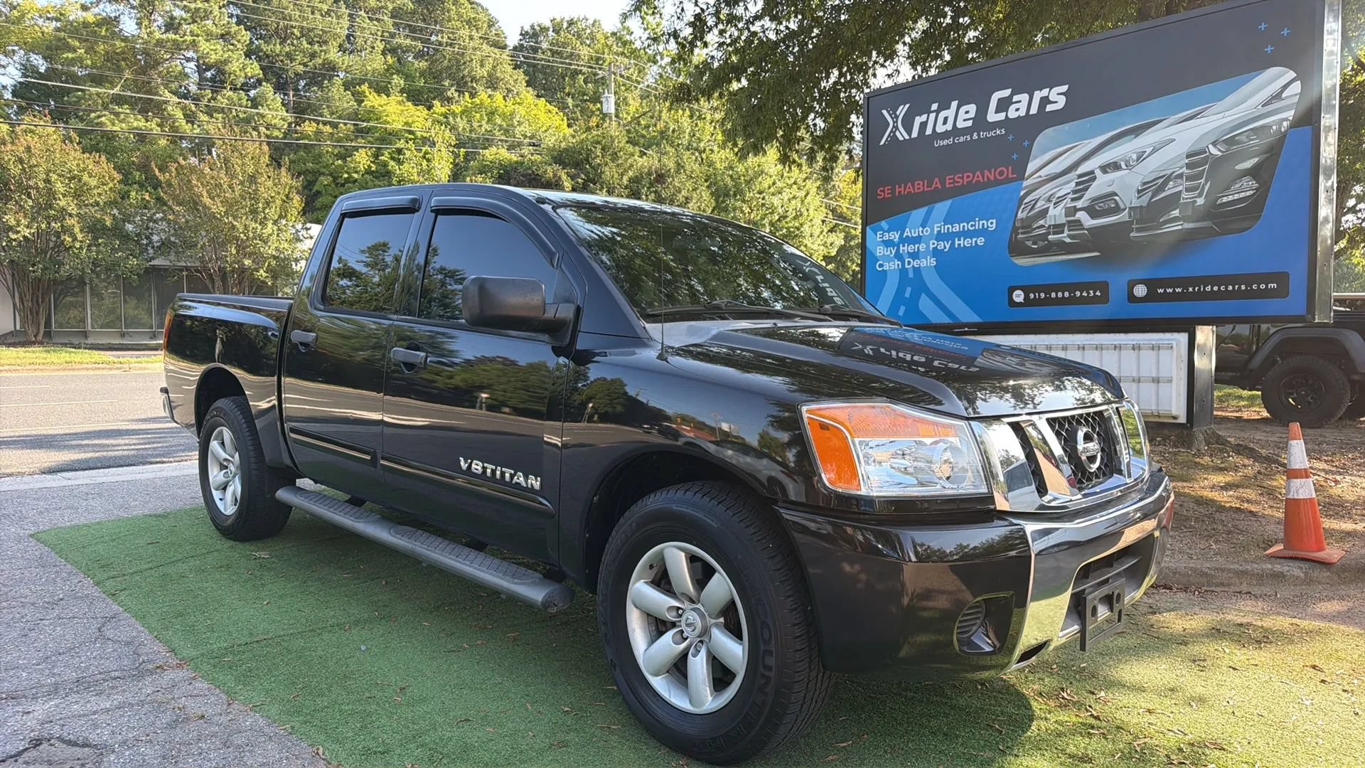 Used 2009 Nissan Titan SE RWD image 1