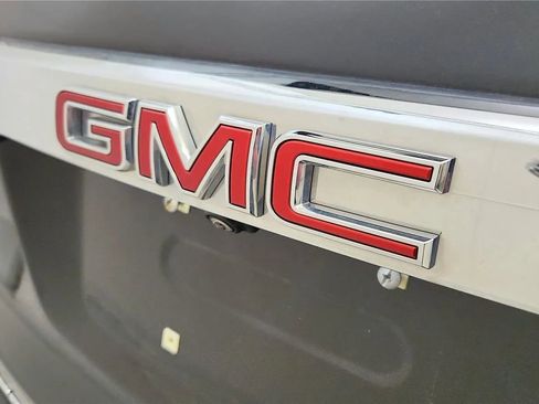Used 2023 GMC Acadia SLE w/ Driver Convenience Package image 16