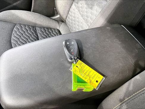 Used 2020 Chevrolet Equinox LT w/ Driver Convenience Package image 31