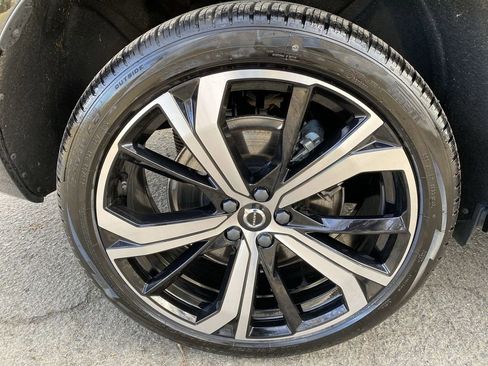 Used 2023 Volvo XC60 B6 Ultimate w/ Protection Package Premier image 12