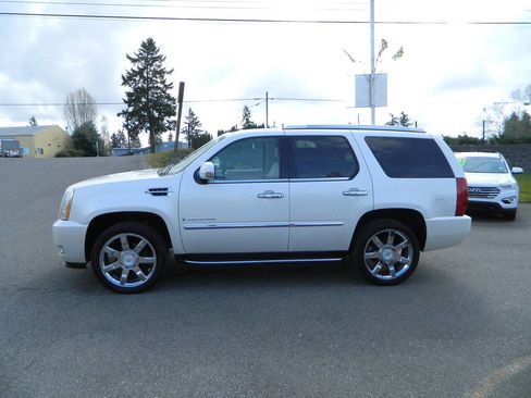 Used 2007 Cadillac Escalade AWD w/ Information Package image 5