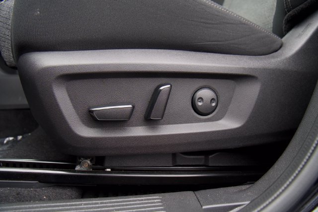 Used 2023 Nissan Rogue SV AWD/4WD image 16