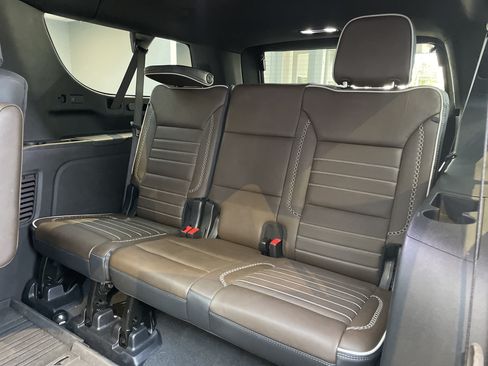 Used 2025 GMC Yukon XL Denali Ultimate w/ LPO, Floor Liner Package AWD/4WD image 41