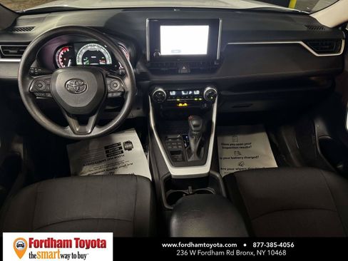 Used 2025 Toyota RAV4 XLE AWD/4WD image 13
