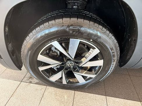 Used 2021 Volkswagen Atlas Cross Sport SE image 40