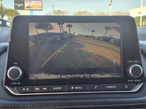 Used 2023 Nissan Rogue SV image 4