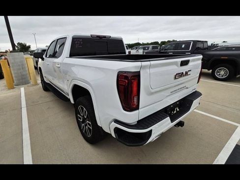 Used 2025 GMC Sierra 1500 AT4 w/ Technology Package AWD/4WD image 2