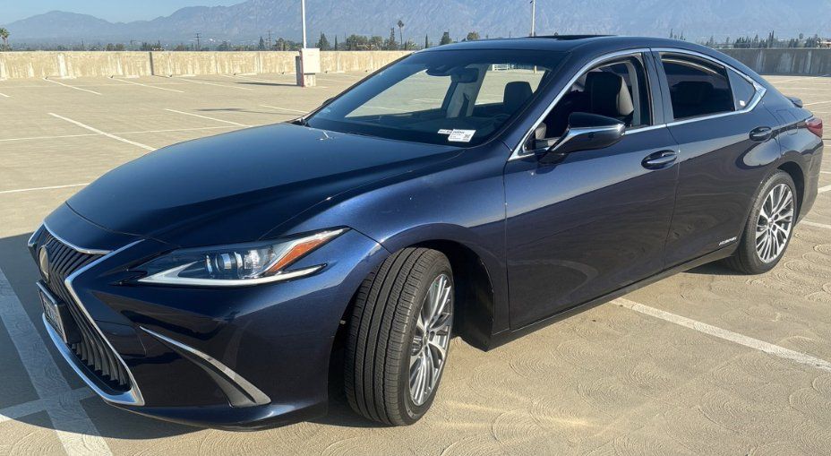 Used 2019 Lexus ES 300h w/ Premium Package FWD image 1