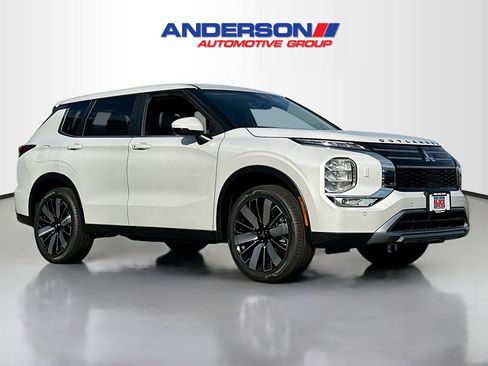 New 2025 Mitsubishi Outlander SE image 1