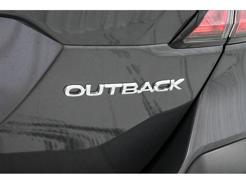 Used 2025 Subaru Outback Premium AWD/4WD image 39