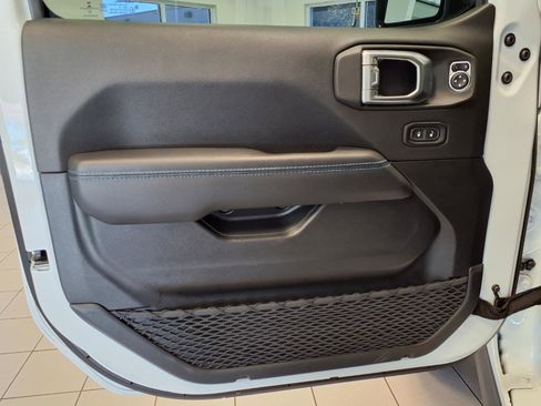 Used 2023 Jeep Wrangler Unlimited Rubicon 4xe AWD/4WD image 23