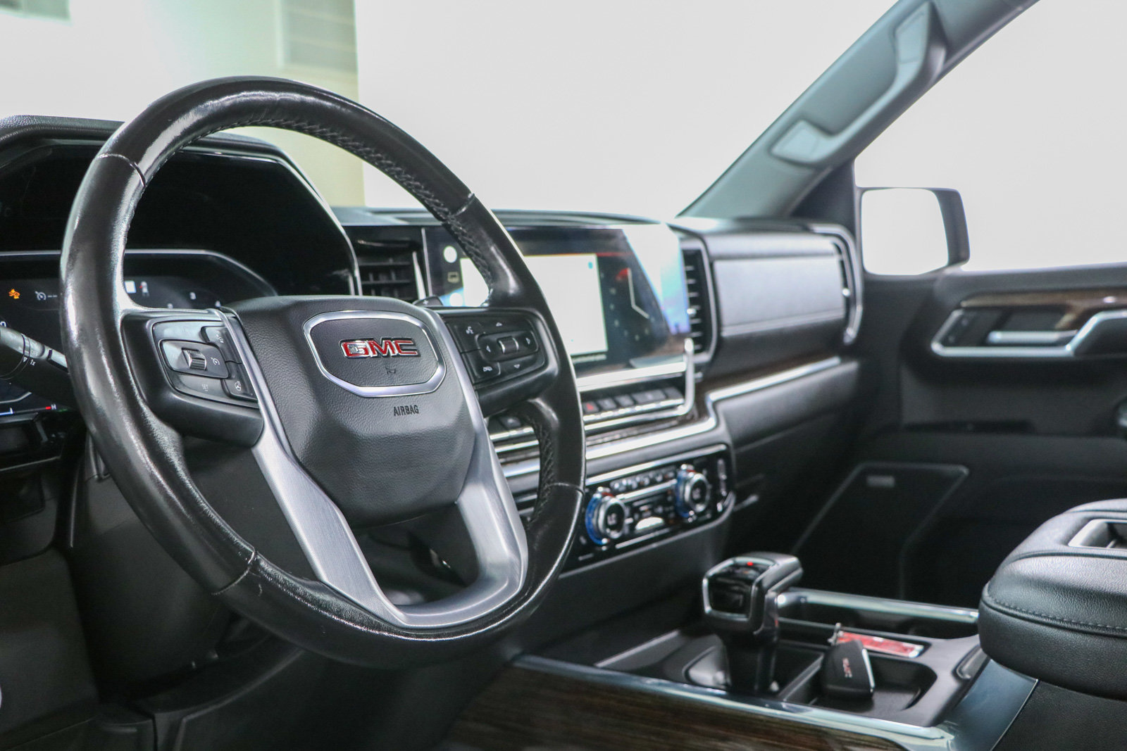 Used 2022 GMC Sierra 1500 Elevation w/ Elevation Premium Package AWD/4WD image 25