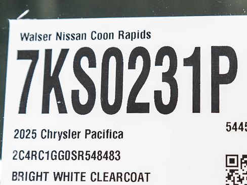 Used 2025 Chrysler Pacifica Limited FWD image 31