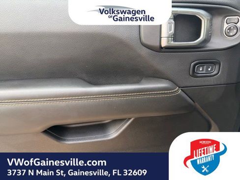 Used 2025 Jeep Wrangler Unlimited Sahara AWD/4WD image 17