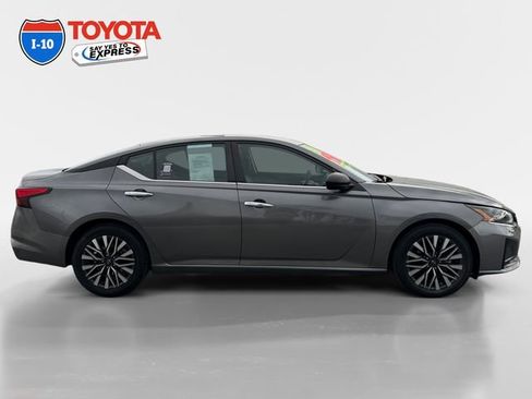 Used 2024 Nissan Altima 2.5 SV image 6