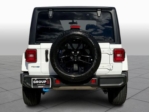 Used 2022 Jeep Wrangler Unlimited Sahara image 4