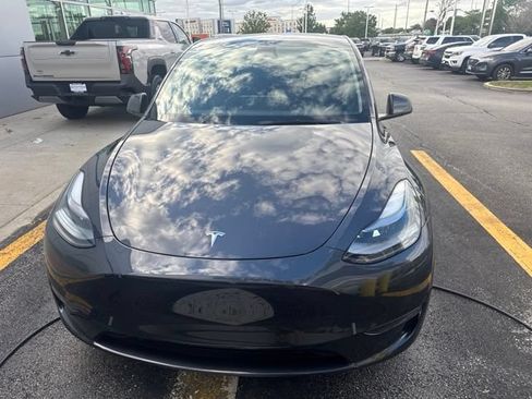 Used 2024 Tesla Model Y Long Range AWD/4WD image 4