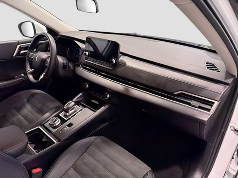 Used 2023 Mitsubishi Outlander SE FWD image 27