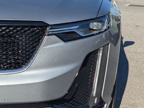 Used 2023 Cadillac XT6 Sport w/ Technology Package image 9