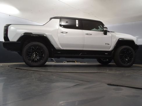 New 2025 GMC Hummer EV 2X image 40