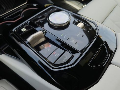 New 2026 BMW 550e xDrive image 9