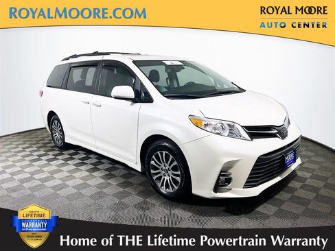 Certified 2018 Toyota Sienna XLE w/ XLE Navigation Package FWD image 1