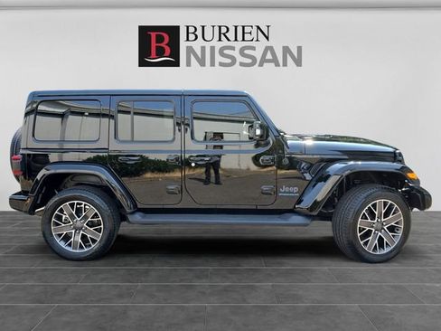 Used 2023 Jeep Wrangler Unlimited Sahara AWD/4WD image 6