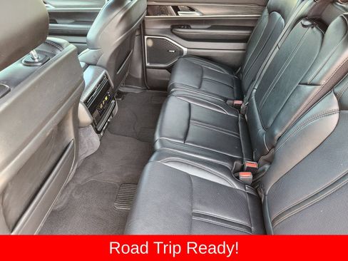 Used 2024 Jeep Wagoneer Series II w/ Flexible Seating Group RWD image 38