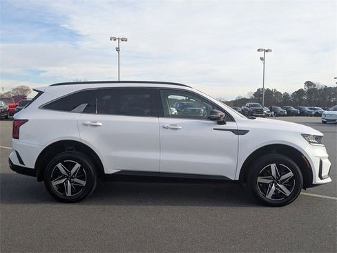 Used 2021 Kia Sorento EX w/ Panoramic Sunroof Package image 2
