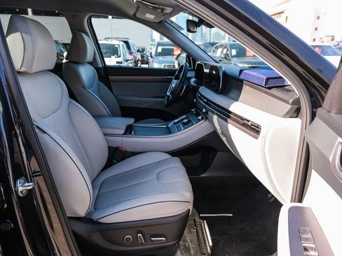 Used 2024 Hyundai Palisade SEL FWD image 19