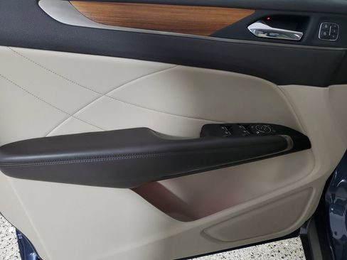 Used 2018 Lincoln MKC Select w/ Select Plus Package FWD image 18