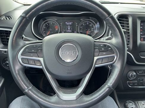 Used 2019 Jeep Cherokee Latitude w/ Cold Weather Group image 18