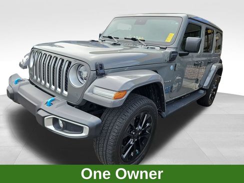 Used 2022 Jeep Wrangler Unlimited Sahara w/ Safety Group AWD/4WD image 3