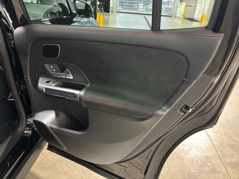 Used 2025 Mercedes-Benz GLB 250 GLB 250 image 23