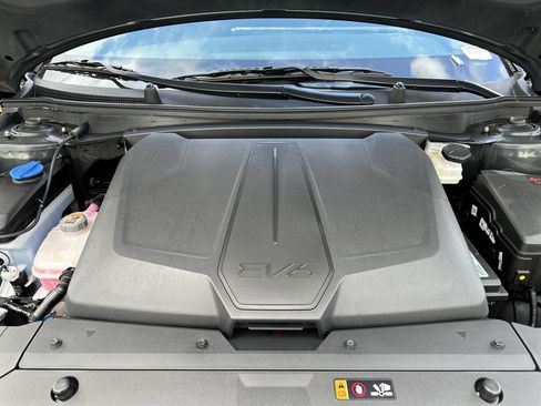 Used 2025 Kia EV6 Light w/ Light LR Technology Package RWD image 17